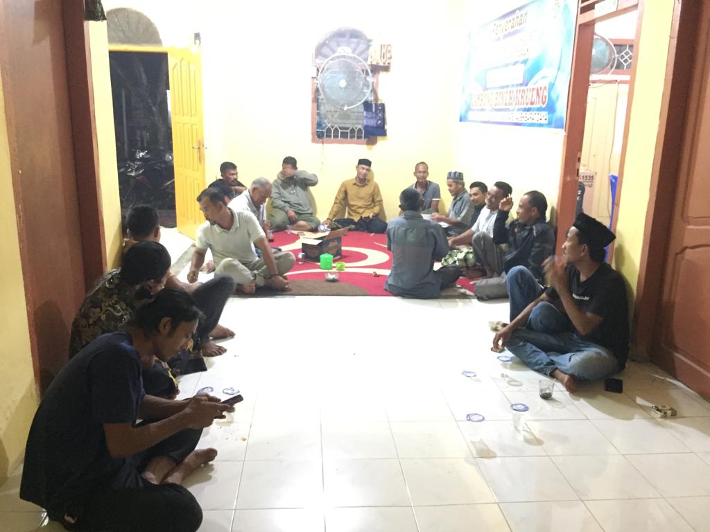 Rapat Lembaga Adat dan Aparatur Gampong